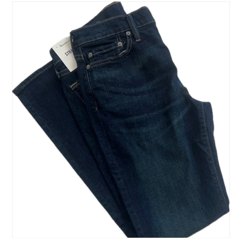 NWT Abercrombie & Fitch Dark Blue Faded Straight Leg Jeans Size 30x32”